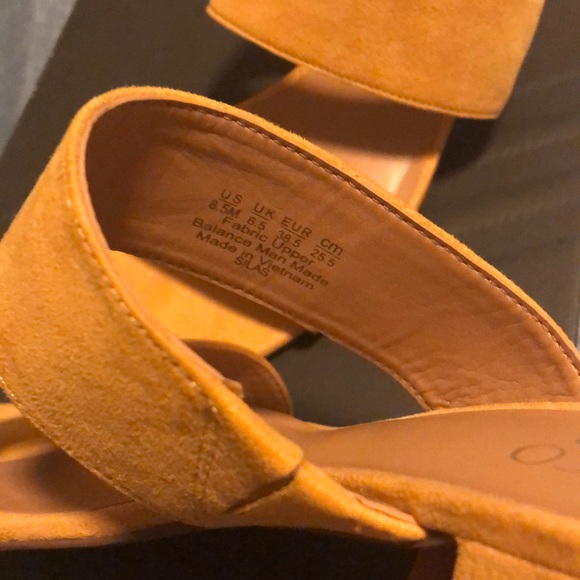 Cute gently used yellow suede flats! - Picture 5 of 5